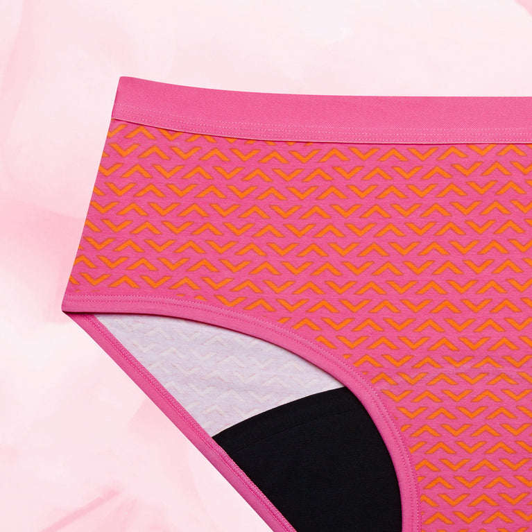 Teen Hipster Waistband Moderate: Close-up of pink period underwear, featuring a soft, sustainable design with a three-layer gusset for optimal absorption and comfort.
